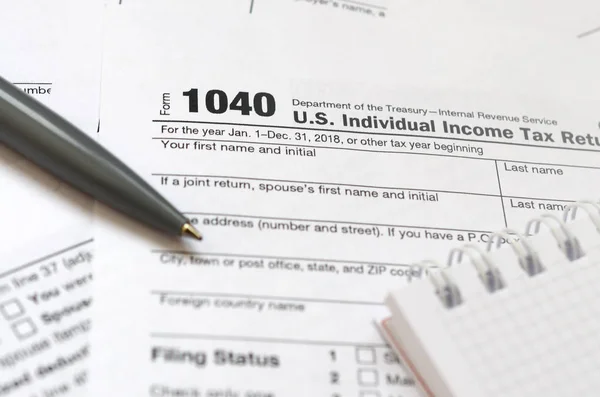 Pen Notebook Lies Tax Form 1040 Individual Income Tax Return — Stock Photo, Image