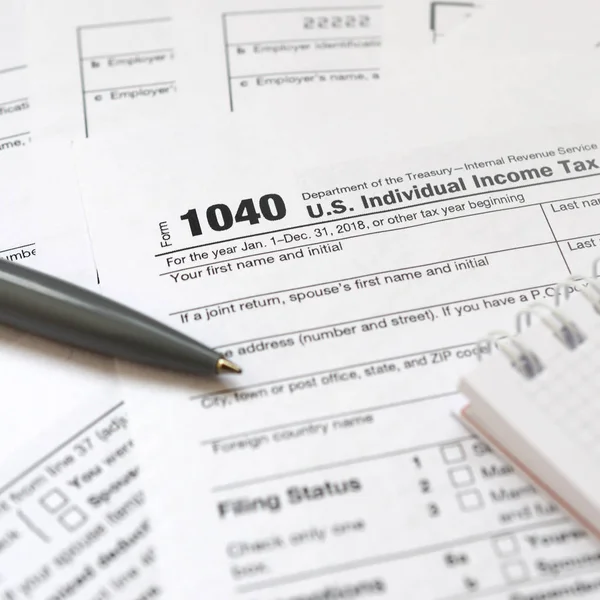 Pen Notebook Lies Tax Form 1040 Individual Income Tax Return — Stock Photo, Image