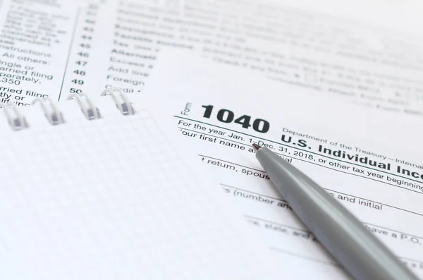 Caneta Caderno Está Formulário Imposto 1040 Eua Retorno Imposto Renda — Fotografia de Stock
