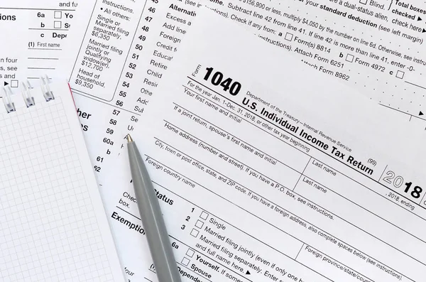 Pluma Cuaderno Son Mentiras Formulario Impuestos 1040 Declaración Individual Del — Foto de Stock