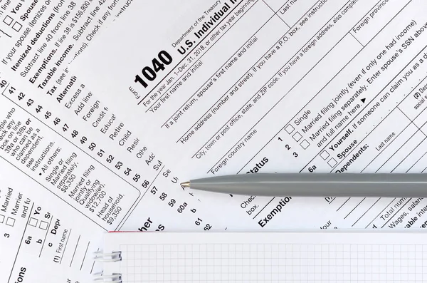 Pluma Cuaderno Son Mentiras Formulario Impuestos 1040 Declaración Individual Del — Foto de Stock