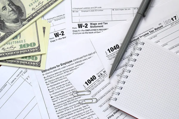 Στυλό Σημειωματάριο Και Δολάριο Γραμμάτια Είναι Ψέματα Σχετικά Τον Φόρο — Φωτογραφία Αρχείου
