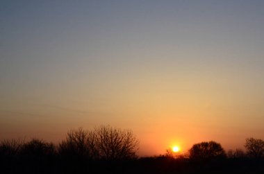 Şafak köyde. Sunrise banliyö peyzaj