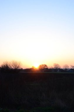 Şafak köyde. Sunrise banliyö peyzaj