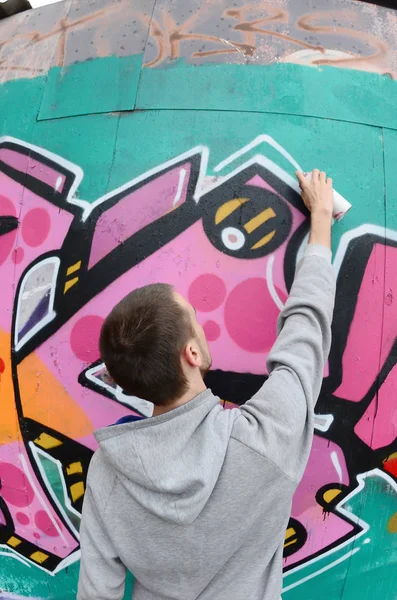 Young Guy Gray Hoodie Paints Graffiti Pink Green Colors Wall — Stock Photo, Image