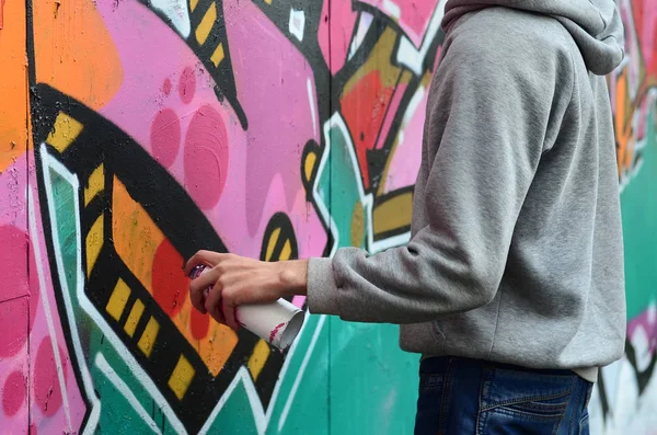 Young Guy Gray Hoodie Paints Graffiti Pink Green Colors Wall — Stock Photo, Image