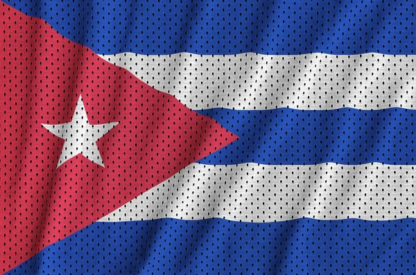 いくつかの襞を持つポリエステル ナイロン スポーツ メッシュ生地に印刷されたキューバの旗 — ストック写真