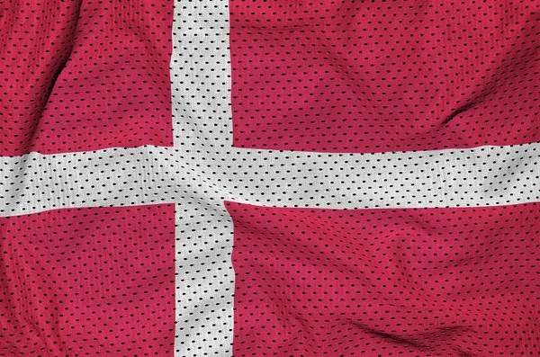 丹麦国旗印在聚酯尼龙运动运动服网布上 — 图库照片