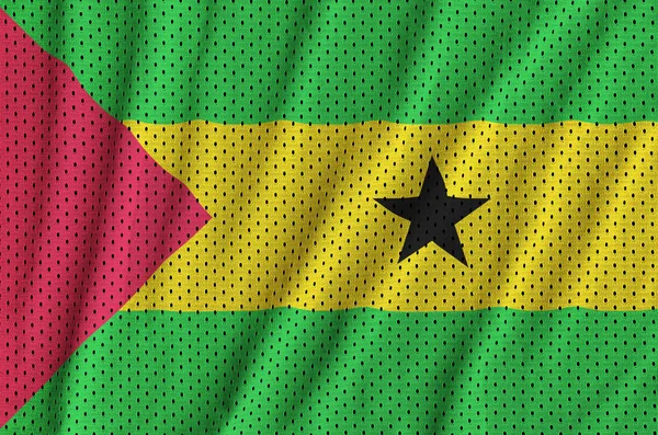 Bandeira de São Tomé e Príncipe impressa em um poliéster nylon sportswe — Fotografia de Stock
