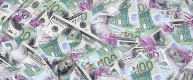 Birçok banknottan yığın halinde yalan 100 ve 500 euro euro banknot görüntülerini bir kolaj