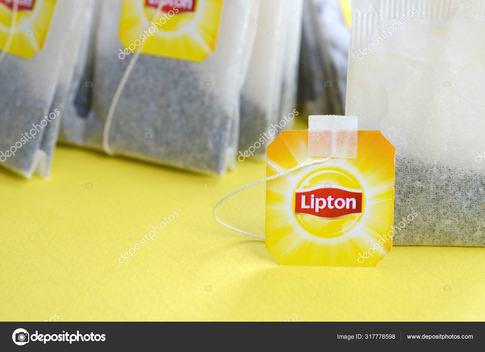 Mua Lipton Black Tea Bags 100% Natural Tea 100 ct (Pack of 2) trên Amazon  Mỹ chính hãng 2023 | Giaonhan247