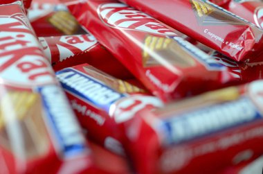 Kit Kat, 1911 yılında Rowntree 's of York, İngiltere' de üretilen çikolata kaplı gofret. 1988 'de Rowntree' yi satın alan Nestle şimdi Kit Kat 'i küresel olarak satıyor