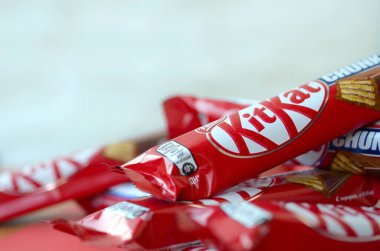 Kit Kat, 1911 yılında Rowntree 's of York, İngiltere' de üretilen çikolata kaplı gofret. 1988 'de Rowntree' yi satın alan Nestle şimdi Kit Kat 'i küresel olarak satıyor