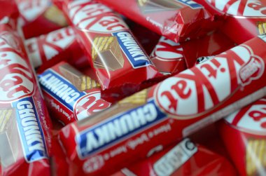 Kit Kat, 1911 yılında Rowntree 's of York, İngiltere' de üretilen çikolata kaplı gofret. 1988 'de Rowntree' yi satın alan Nestle şimdi Kit Kat 'i küresel olarak satıyor