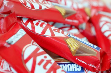 Kit Kat, 1911 yılında Rowntree 's of York, İngiltere' de üretilen çikolata kaplı gofret. 1988 'de Rowntree' yi satın alan Nestle şimdi Kit Kat 'i küresel olarak satıyor