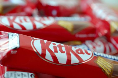 Kit Kat, 1911 yılında Rowntree 's of York, İngiltere' de üretilen çikolata kaplı gofret. 1988 'de Rowntree' yi satın alan Nestle şimdi Kit Kat 'i küresel olarak satıyor
