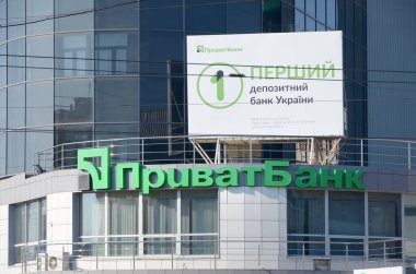 Kharkov, Ukrayna - 20 Ekim 2019: Kharkiv 'deki Privatbank ana binası. Privat Bankası Ukrayna 'daki en büyük ticari bankadır.
