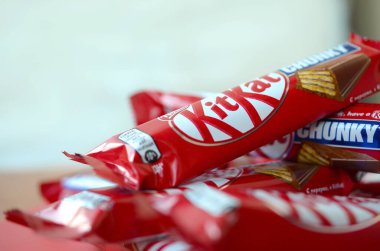 Kit Kat, 1911 yılında Rowntree 's of York, İngiltere' de üretilen çikolata kaplı gofret. 1988 'de Rowntree' yi satın alan Nestle şimdi Kit Kat 'i küresel olarak satıyor
