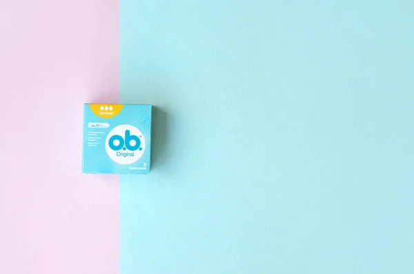 O.B. Tamponi originali normali in una piccola scatola. OB è un marchio globale di prodotti per l'igiene femminile o per la cura personale utilizzati dalle donne durante le mestruazioni. — Foto Stock