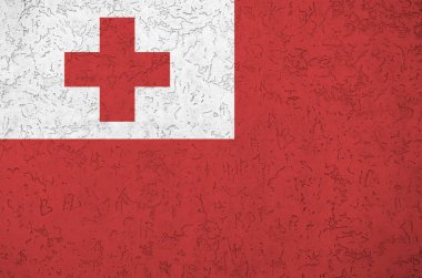 Tonga bayrağı eski kabartma duvarda parlak boya renkleriyle resmedilmiş. Kabataslak arkaplanda desenli pankart