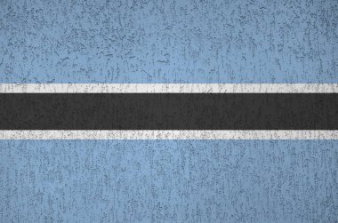 Botsvana bayrağı, eski duvarlara parlak boya renkleriyle çizilmiş. Kabataslak arkaplanda desenli pankart