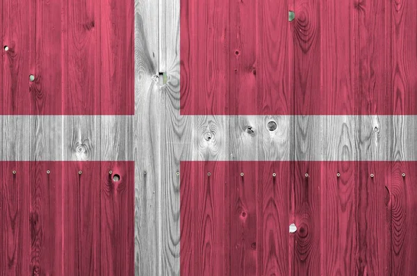 덴마크 국기는 색으로 묘사되어 배경에 길들여진 현수막 — 스톡 사진