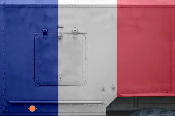 Σημαία Της Γαλλίας Απεικονίζεται Στο Πλάι Μέρος Του Στρατιωτικού Θωρακισμένου — Φωτογραφία Αρχείου