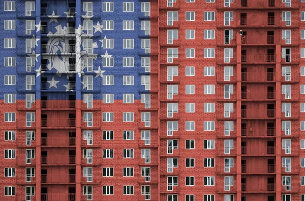 Myanmarská Vlajka Vyobrazená Barvách Vícepodlažní Obytné Budově Výstavbě Texturovaný Banner — Stock fotografie