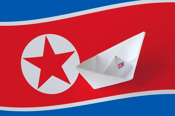 Bandeira Coreia Norte Retratada Papel Origami Navio Closeup Oriental Artesanal — Fotografia de Stock