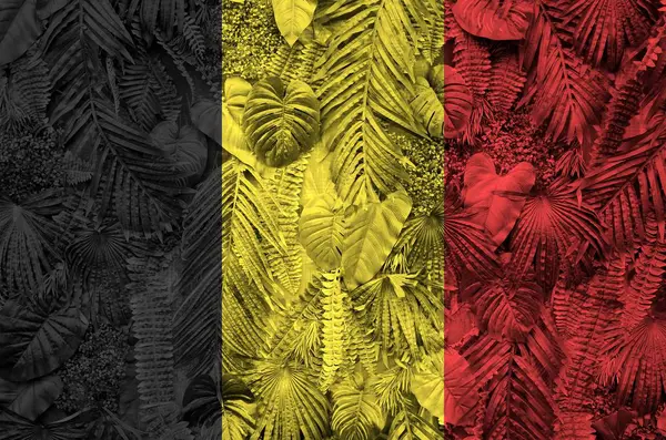 Belgium Zászlaját Monstera Pálmafák Számos Levelén Ábrázolták Trendi Divatos Háttér — Stock Fotó