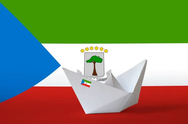 Флаг Экваториальной Гвинеи Изображен Бумажном Корабле Оригами Крупным Планом Концепция — стоковое фото