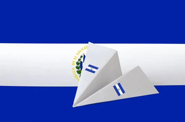 Флаг Сальвадора Изображён Бумажном Самолете Оригами Концепция Восточного Искусства — стоковое фото