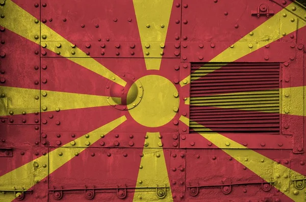 Makedonská Vlajka Zblízka Vyobrazena Boční Části Vojenského Obrněného Tanku Armádní — Stock fotografie