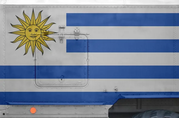 Bendera Uruguay Digambarkan Sisi Truk Lapis Baja Militer Dekat Angkatan — Stok Foto