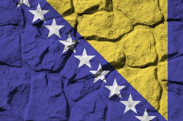보스니아 헤르체고비나 Bosnia Herzegovina 깃발은 암벽에 페인트 색으로 묘사되어 글씨체 — 스톡 사진