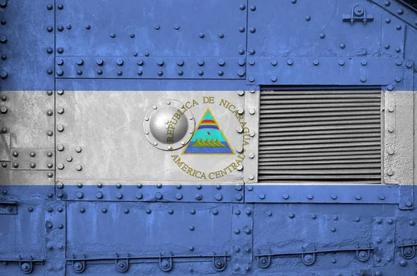 Флаг Никарагуа Изображён Боковой Части Танка Вблизи Концептуальный Фон Армии — стоковое фото