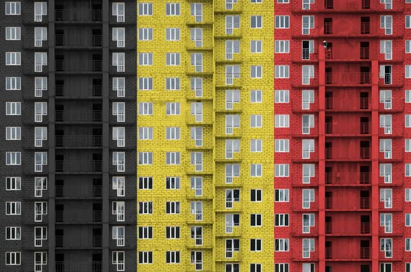 Bandera Bélgica Representada Colores Pintura Edificio Residencial Varios Pisos Construcción —  Fotos de Stock