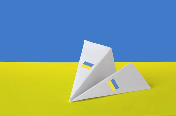 Ukrajinská Vlajka Vyobrazená Papírovém Origami Letadle Orientální Ruční Umělecký Koncept — Stock fotografie