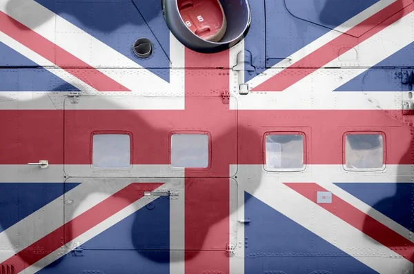 Große Britische Flagge Auf Einem Teil Des Gepanzerten Militärhubschraubers Aus — Stockfoto