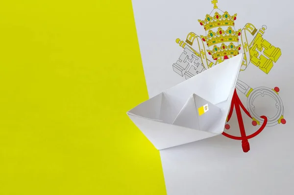 Bandera Del Estado Ciudad Del Vaticano Representada Papel Origami Buque — Foto de Stock