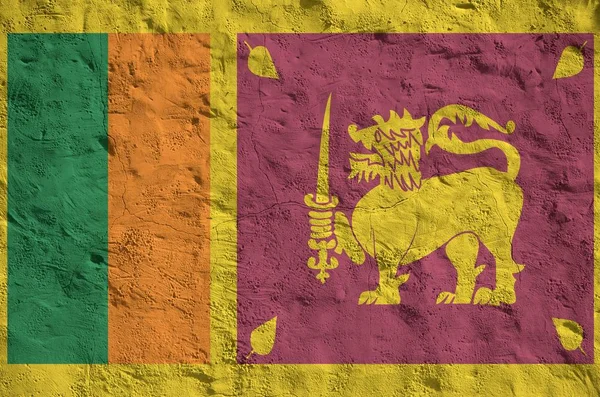 斯里兰卡国旗用明亮的颜色描绘在旧的浮雕石墙上 粗糙背景的纹理横幅 — 图库照片