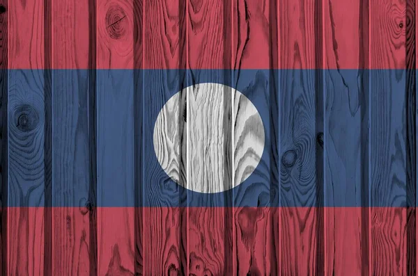 老挝国旗在旧木墙上漆成明亮的颜色 闭合在一起 粗糙背景的纹理横幅 — 图库照片