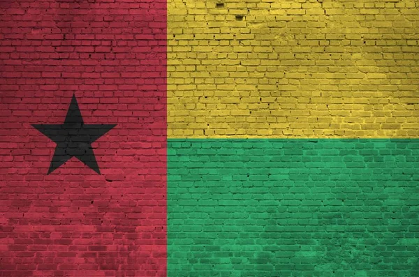 Gine Bissau Bayrağı Eski Tuğla Duvardaki Boya Renkleriyle Tasvir Edilmiş — Stok fotoğraf