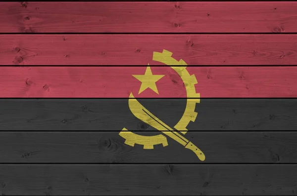 Bandeira Angola Retratada Cores Tinta Brilhante Parede Madeira Velha Perto — Fotografia de Stock