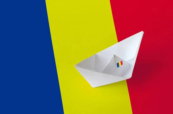 Rumänien Flagge Auf Papier Origami Schiff Nahaufnahme Dargestellt Orientalisches Konzept — Stockfoto