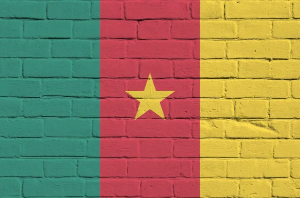 Kamerun Bayrağı Eski Tuğla Duvardaki Boya Renkleriyle Tasvir Edilmiş Büyük — Stok fotoğraf