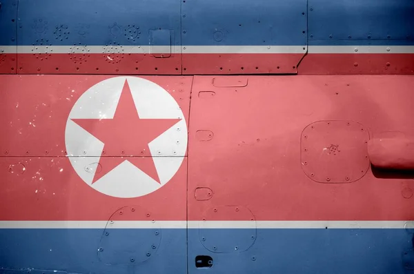Kuzey Kore Bayrağı Askeri Zırhlı Helikopterin Yan Tarafında Tasvir Edilmiştir — Stok fotoğraf