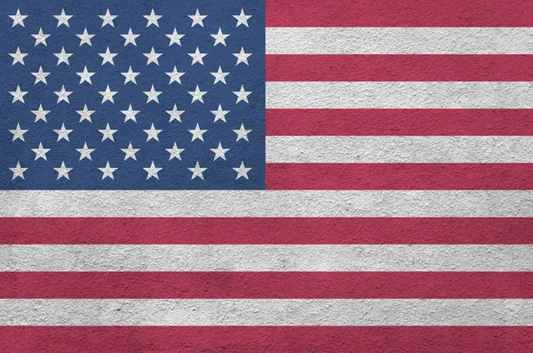 美国国旗在旧的浮雕石墙上被漆成明亮的颜色 粗糙背景的纹理横幅 — 图库照片