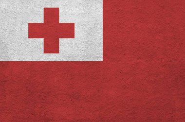 Tonga bayrağı eski kabartma duvarda parlak boya renkleriyle resmedilmiş. Kabataslak arkaplanda desenli pankart