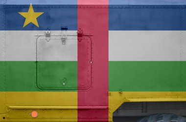 Askeri zırhlı aracın yan tarafında Orta Afrika Cumhuriyeti bayrağı tasvir edildi. Ordu kuvvetleri aracının kavramsal geçmişi